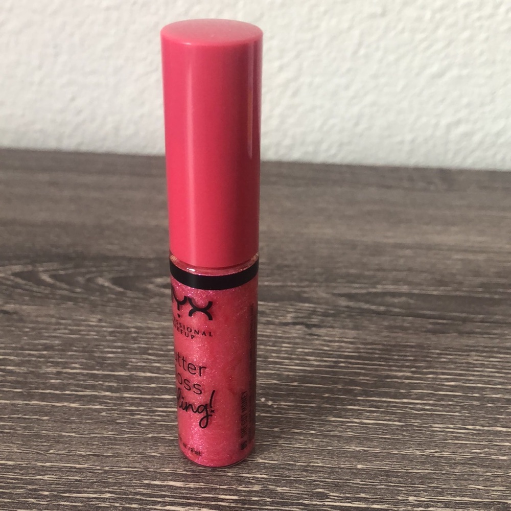❤️$5 NWT NYX Butter Gloss Bling - She Got Money - Picture 2 of 6